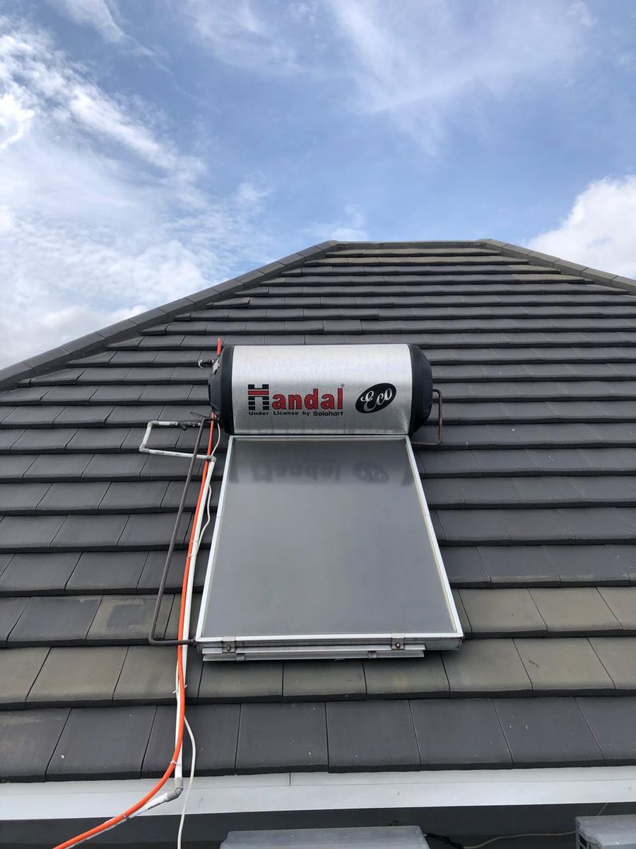 Solar water heater Handal terpasang di atap